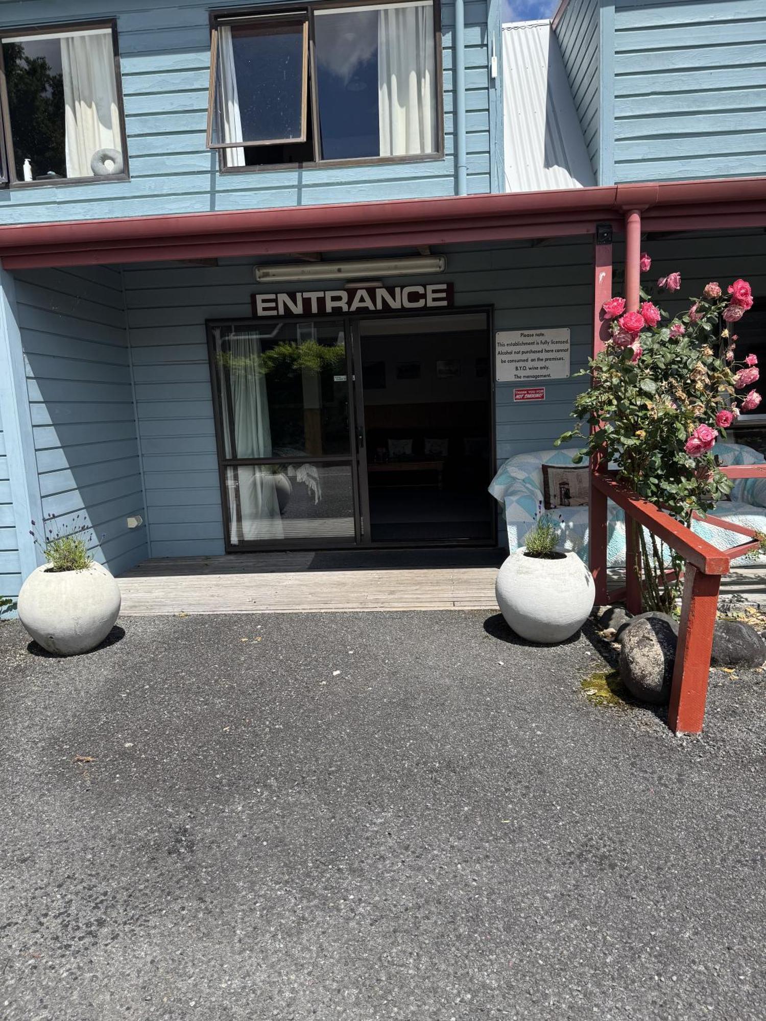 Adventure Lodge And Motels And Tongariro Crossing Track Transport National Park Esterno foto
