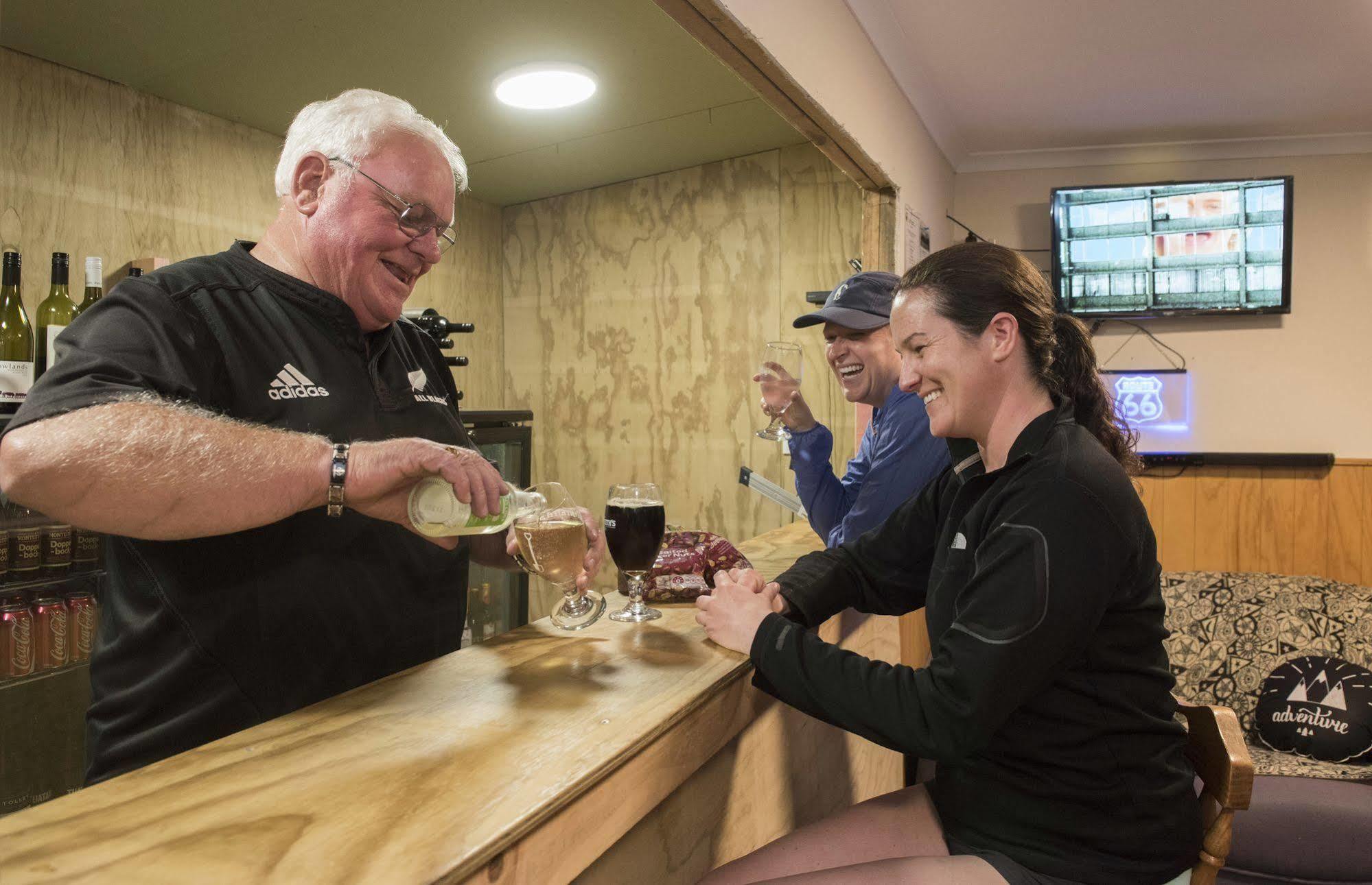 Adventure Lodge And Motels And Tongariro Crossing Track Transport National Park Esterno foto