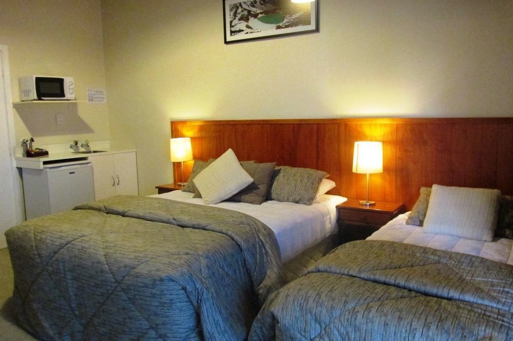 Adventure Lodge And Motels And Tongariro Crossing Track Transport National Park Esterno foto